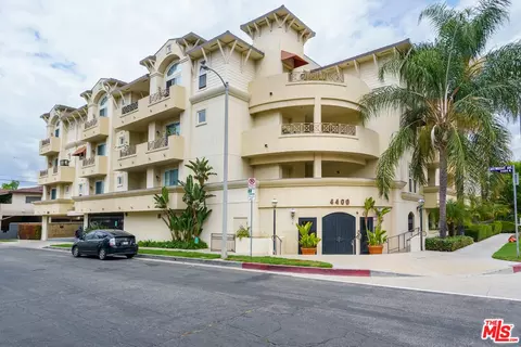 4400 Cartwright Ave #203, Toluca Lake, CA 91602