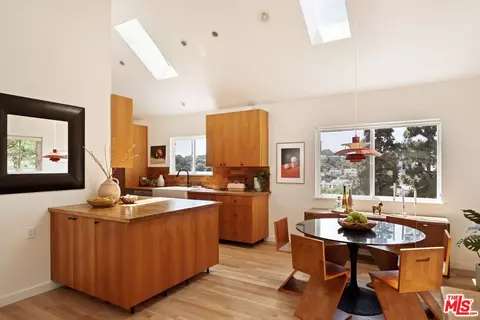 2112 Duane St, Los Angeles, CA 90039