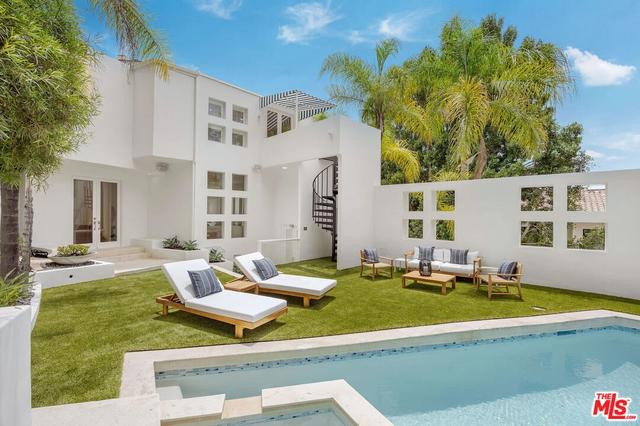 1414 Mockingbird Pl, West Hollywood, CA 90069