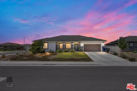 4900 Sweet Grass Dr, Bakersfield, CA 93306