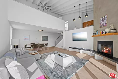 18 Privateer St #3, Marina Del Rey, CA 90292