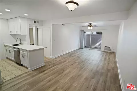 18620 Hatteras St #180, Tarzana, CA 91356