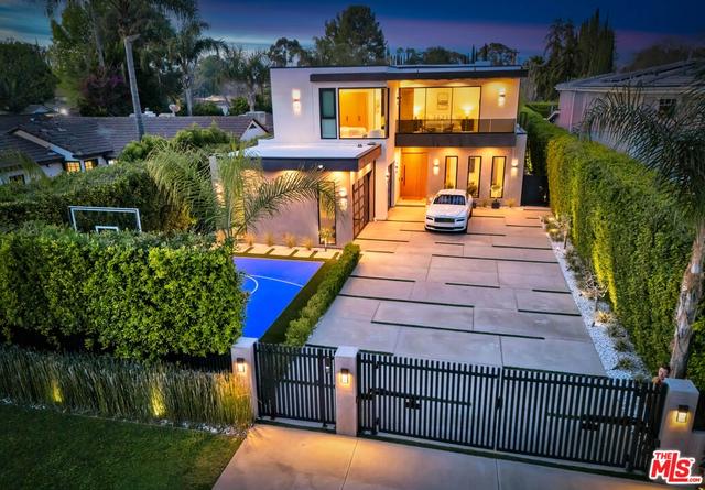 15743 Hesby St, Encino, CA 91436