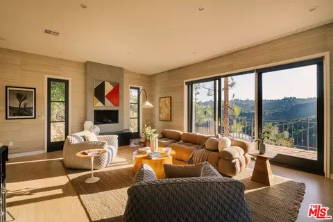 2591 Leicester Dr, Los Angeles, CA 90046