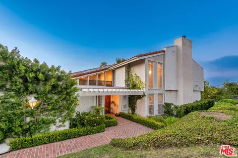 2788 Bottlebrush Dr, Los Angeles, CA 90077