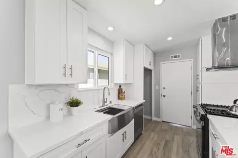Entry Way - 509 E Moorehaven Dr, Carson, CA 90746 photo 1 of 1