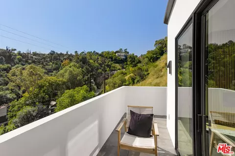 512 Rustic Dr, Los Angeles, CA 90065