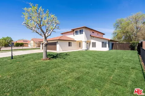 17590 El Cajon Dr, Hesperia, CA 92345 photo 2
