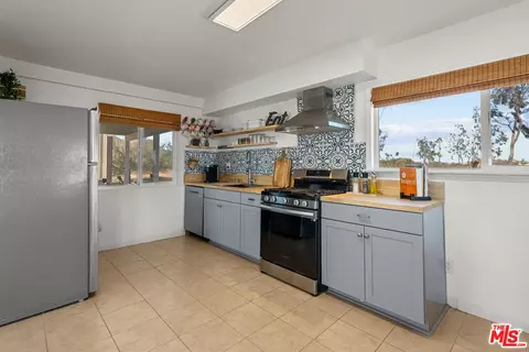 Kitchen - 55436 Cone Blvd, Landers, CA 92285 photo 2 of 3