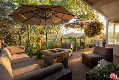 679 Wonder View Dr, Calabasas, CA 91302