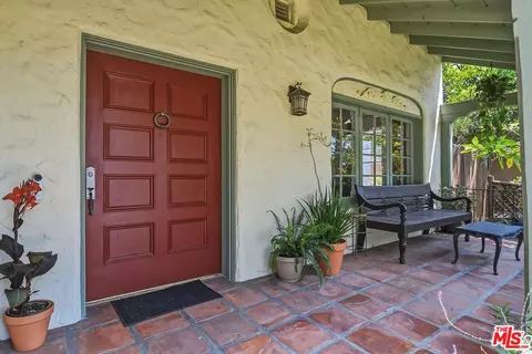 Exterior - 831 E Rio Grande St, Pasadena, CA 91104 photo 6 of 18