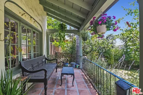Exterior - 831 E Rio Grande St, Pasadena, CA 91104 photo 5 of 18