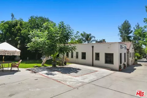 Exterior - 831 E Rio Grande St, Pasadena, CA 91104 photo 14 of 18