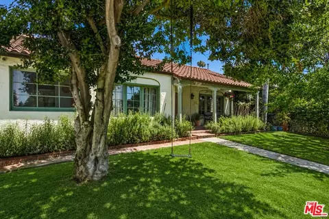 Exterior - 831 E Rio Grande St, Pasadena, CA 91104 photo 2 of 18