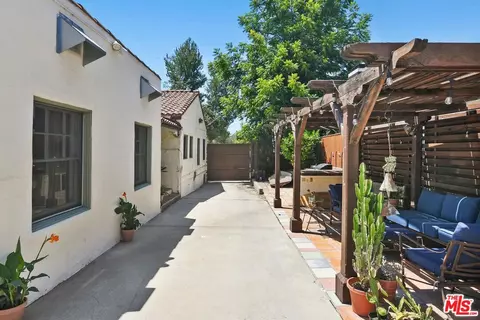 Exterior - 831 E Rio Grande St, Pasadena, CA 91104 photo 8 of 18