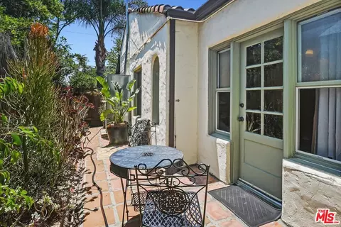 Exterior - 831 E Rio Grande St, Pasadena, CA 91104 photo 7 of 18