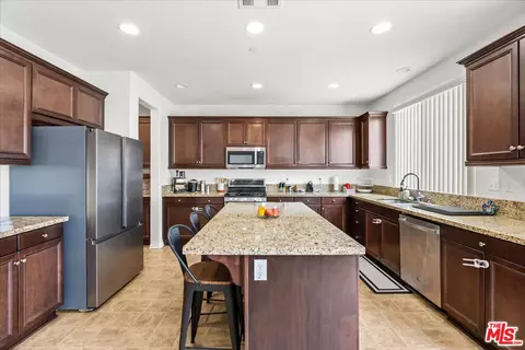 Kitchen - 361 Canyon Rdg, Calimesa, CA 92320 photo 3 of 3