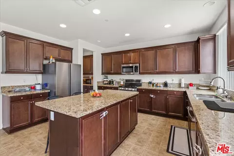 Kitchen - 361 Canyon Rdg, Calimesa, CA 92320 photo 1 of 3