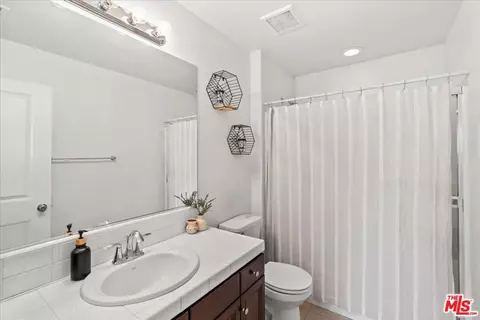 Bath - 361 Canyon Rdg, Calimesa, CA 92320 photo 1 of 2