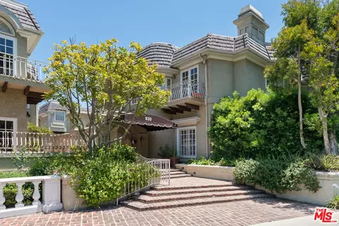 820 S Gretna Green Way #6, Los Angeles, CA 90049