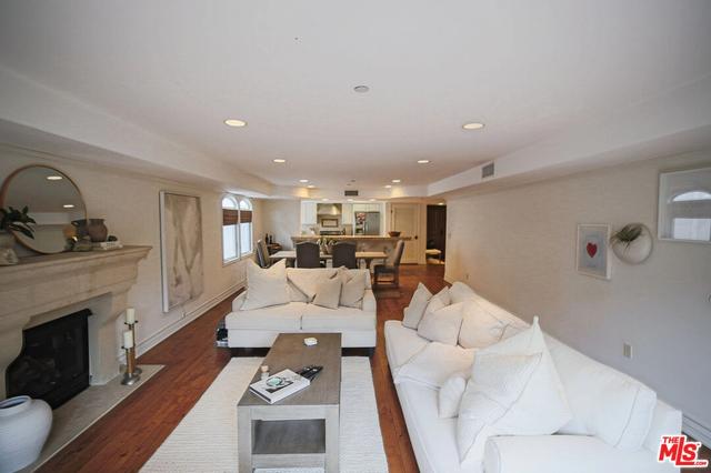 10390 La Grange Ave #PH3, Los Angeles, CA 90025