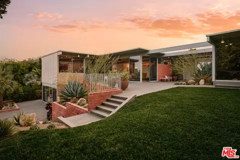 Exterior - 1035 Summit Dr, Beverly Hills, CA 90210 photo 10 of 10