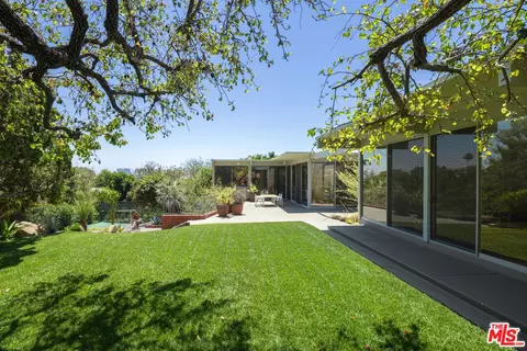 Exterior - 1035 Summit Dr, Beverly Hills, CA 90210 photo 6 of 10