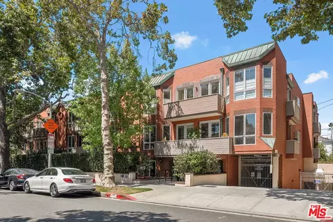 121 N Almont Dr #201, Beverly Hills, CA 90211