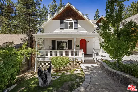 208 Knoll Rd, Big Bear Lake, CA 92315