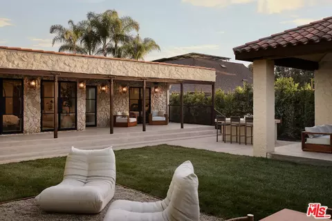 6255 Del Valle Dr, Los Angeles, CA 90048