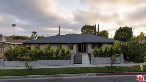 5809 S Chariton Ave, Los Angeles, CA 90056