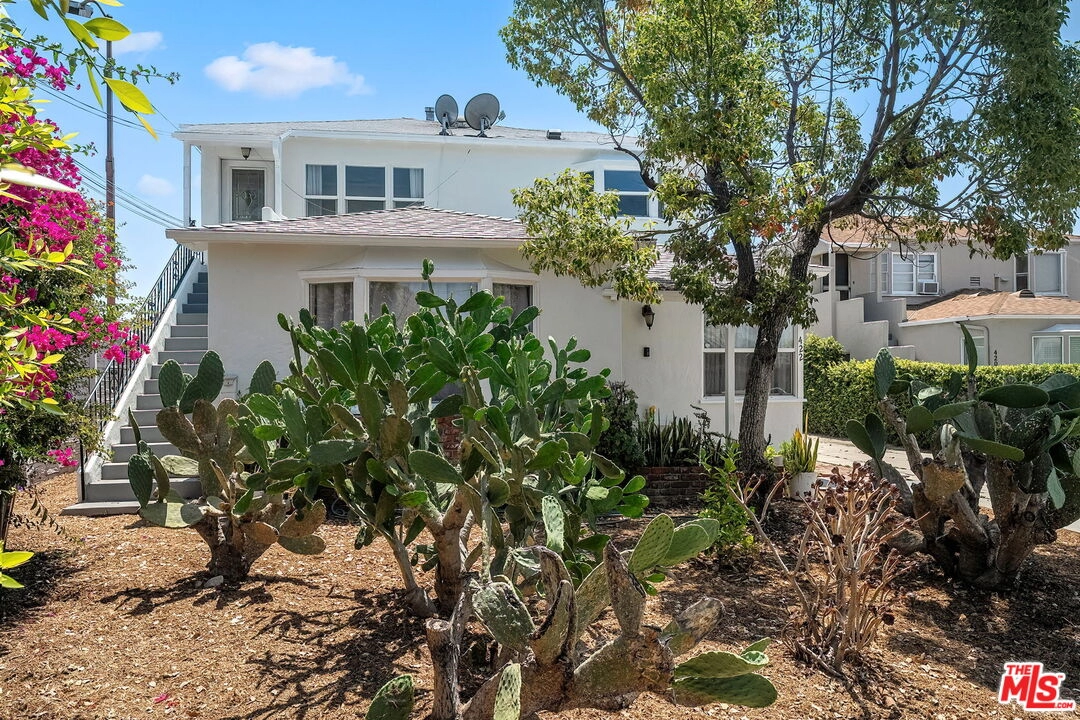 422 N Everett St, Glendale, CA 91206 photo 2