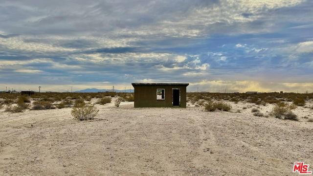 1476 Hales Dr, Joshua Tree, CA 92252