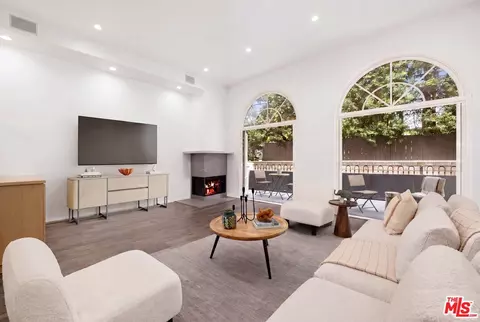 14100 Dickens St #2, Sherman Oaks, CA 91423