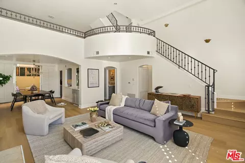 11982 Mayfield Ave #D, Los Angeles, CA 90049