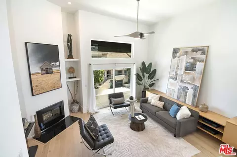 12217 Rochester Ave #1, Los Angeles, CA 90025