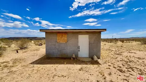 1879 Cherokee Trl, Landers, CA 92285 photo 6