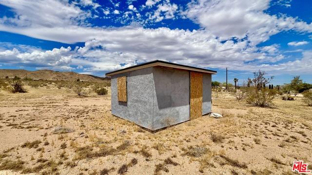 1879 Cherokee Trl, Landers, CA 92285