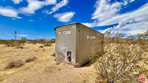1879 Cherokee Trl, Landers, CA 92285 photo 5