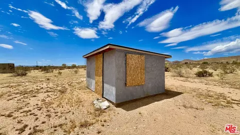 1879 Cherokee Trl, Landers, CA 92285 photo 8
