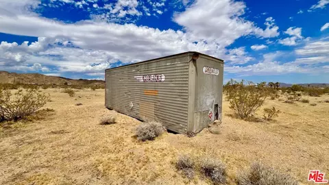 1879 Cherokee Trl, Landers, CA 92285 photo 3