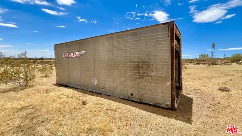 1879 Cherokee Trl, Landers, CA 92285 photo 2