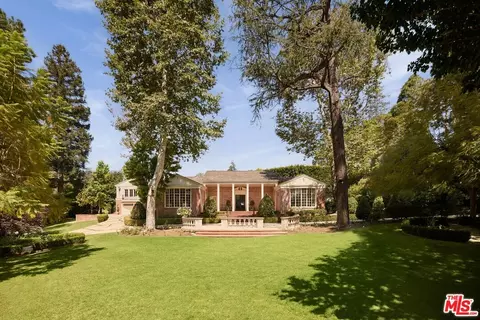 1001 N Crescent Dr, Beverly Hills, CA 90210
