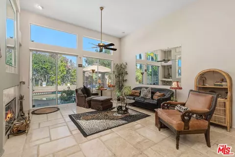 435 Rembrandt Dr, Corona, CA 92882