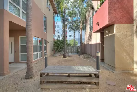 Exterior - 302 E 19th St #7, Long Beach, CA 90806 photo 3 of 4