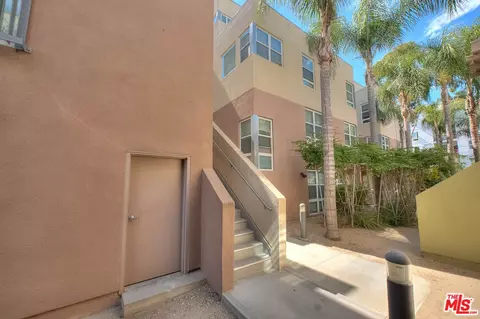 Exterior - 302 E 19th St #7, Long Beach, CA 90806 photo 2 of 4