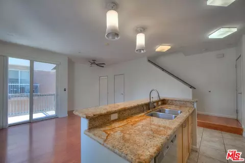 Living - 302 E 19th St #7, Long Beach, CA 90806 photo 1 of 4