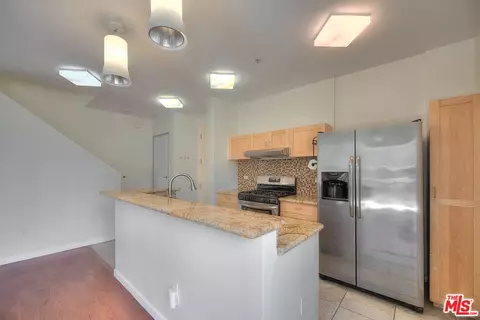 Kitchen - 302 E 19th St #7, Long Beach, CA 90806 photo 4 of 4