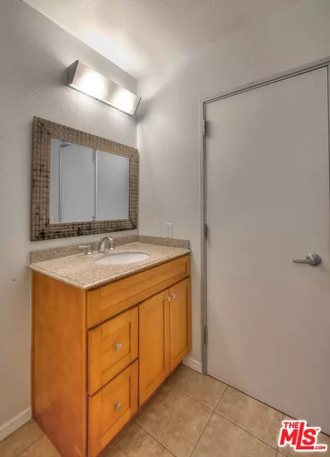 Bath - 302 E 19th St #7, Long Beach, CA 90806 photo 2 of 3