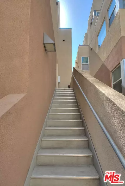 Other - 302 E 19th St #7, Long Beach, CA 90806 photo 1 of 7